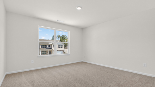 beroom with carpet flooring
