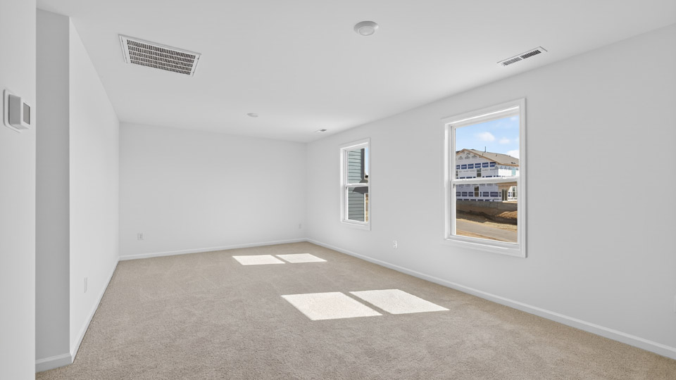 Bedroom with carpet floor and closet