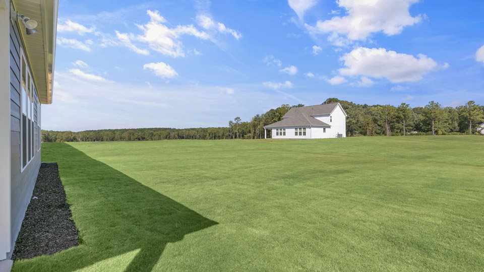 * Photos are not of actual home or interior features and are representative of floor plan only. *