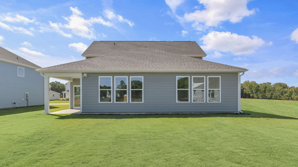 * Photos are not of actual home or interior features and are representative of floor plan only. *