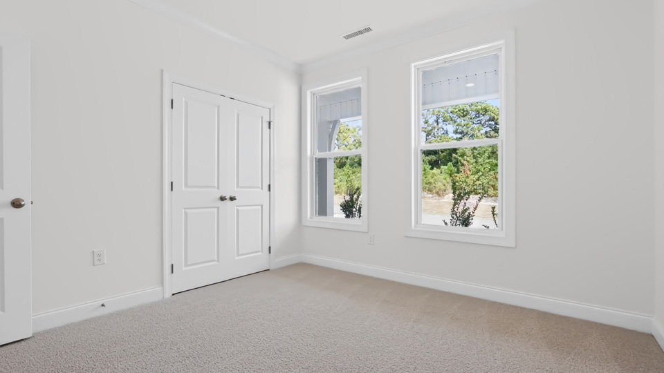 bedroom with carpet flooring