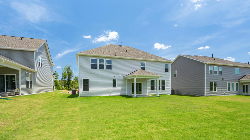 * Photos are not of actual home or interior features and are representative of floor plan only. *