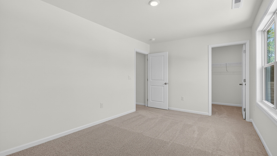 bedroom with carpet flooring
