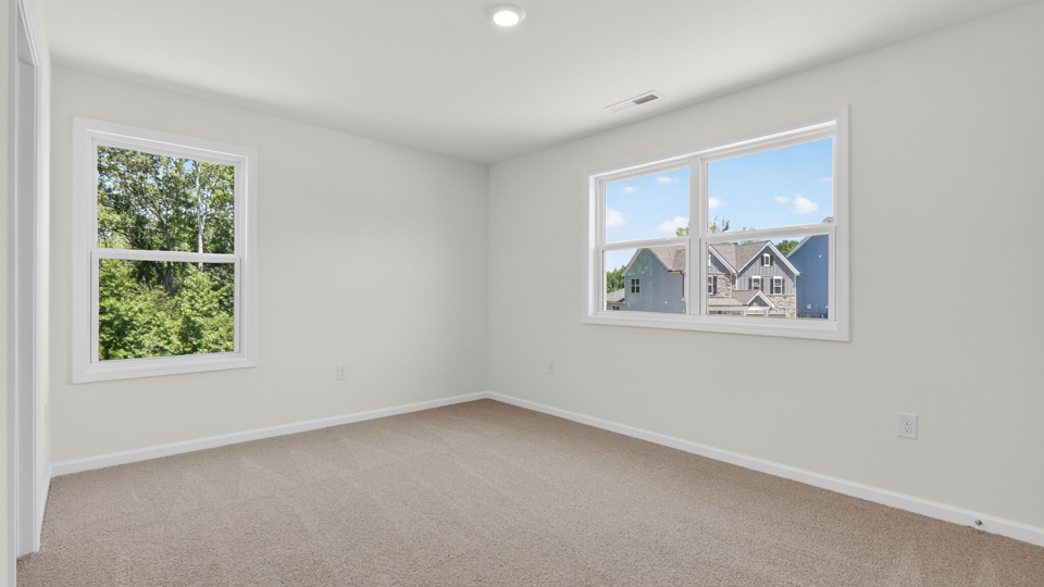 bedroom with carpet flooring