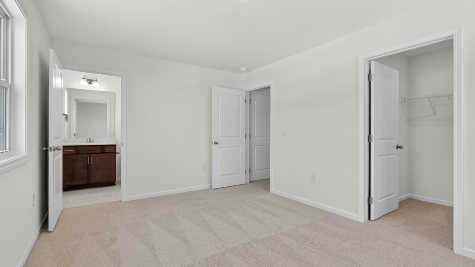 bedroom with carpet flooring