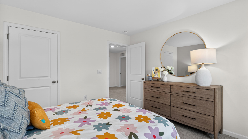 additional bedroom with window, carpeting, closet