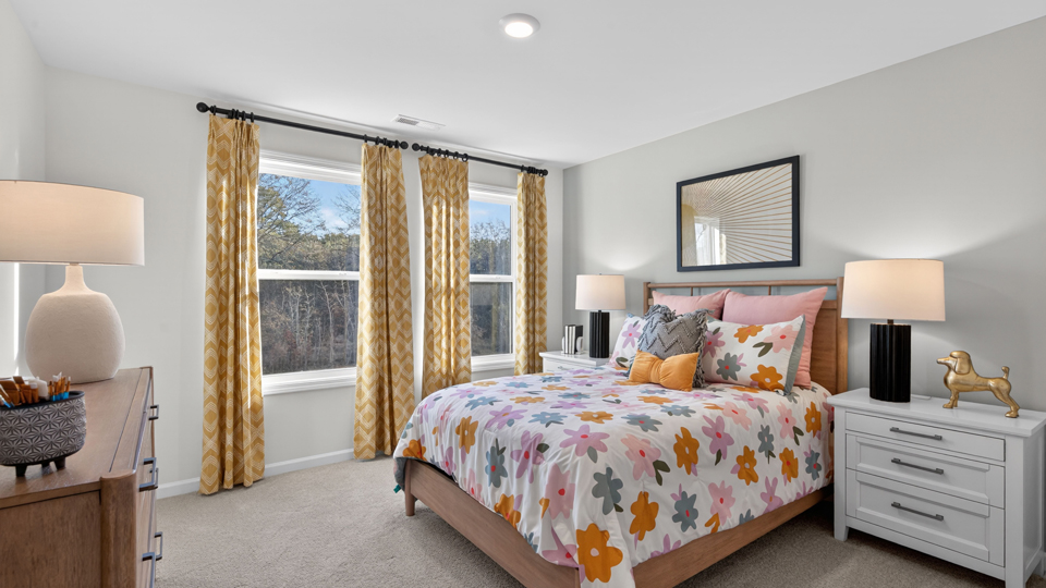 additional bedroom with window, carpeting, closet