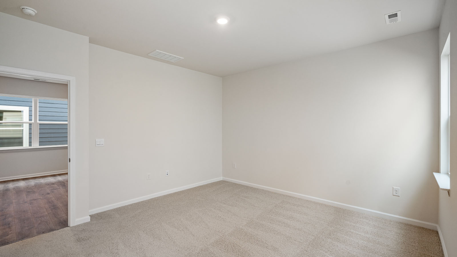Bedroom with carpet