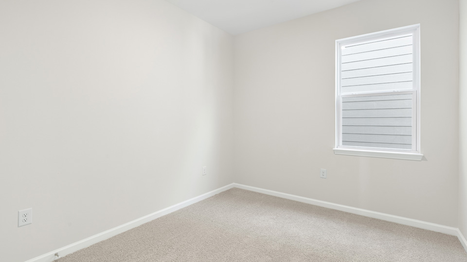 secondary bedroom with window and closet, carpeting