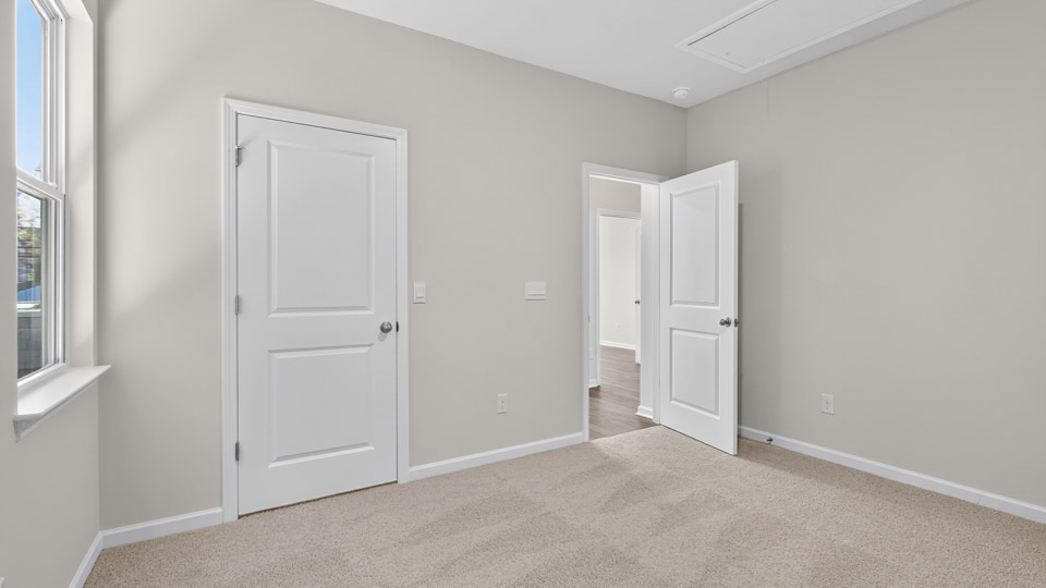 Bedroom with carpet floor and closet