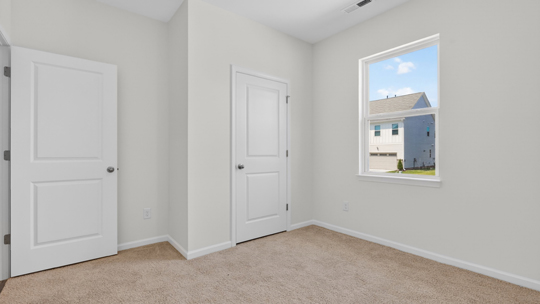 bedroom with carpet flooring