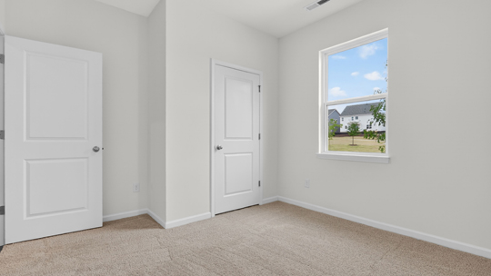 bedroom with carpet flooring