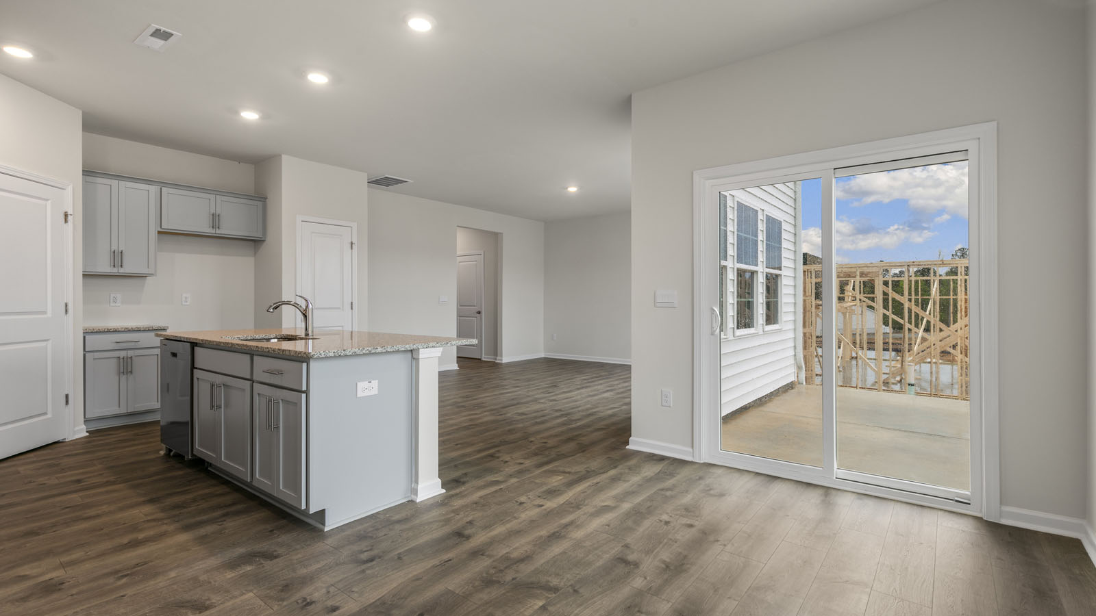 KITCHEN AND BREAKFAST AREA