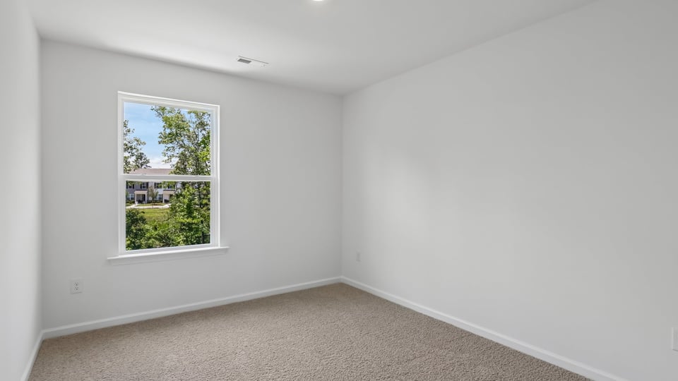 additional bedroom with window, carpeting, closet