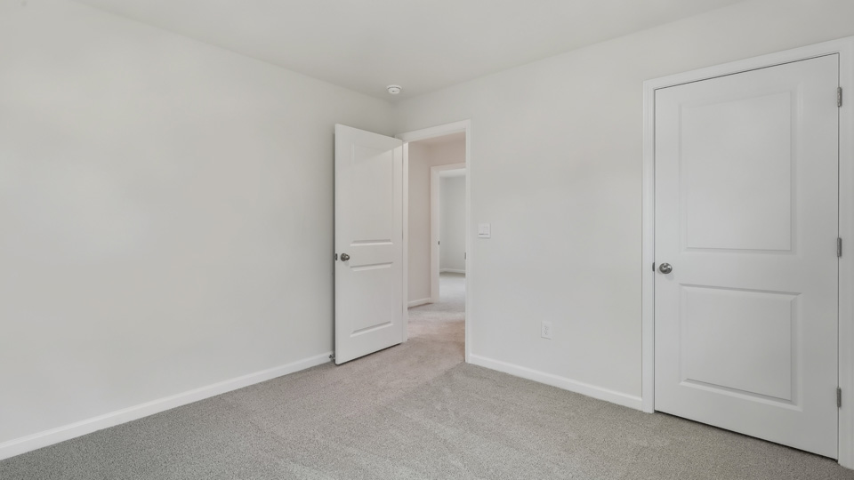 bedroom with carpet flooring