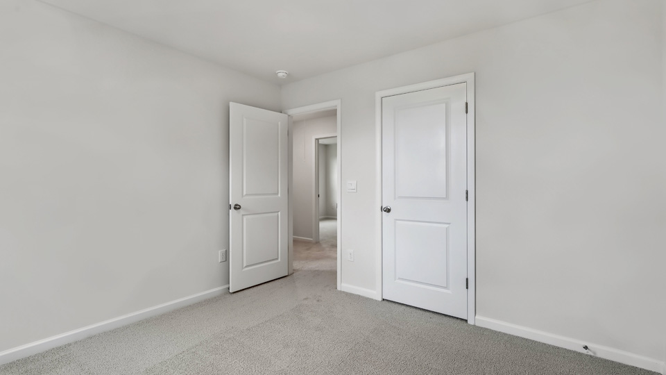 bedroom with carpet flooring