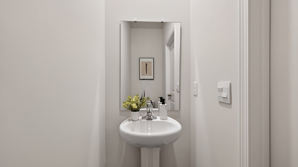 powder room with pedestal sink