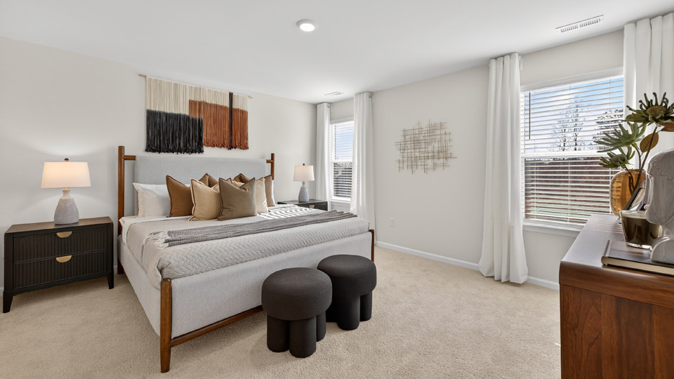 bedroom with carpet flooring