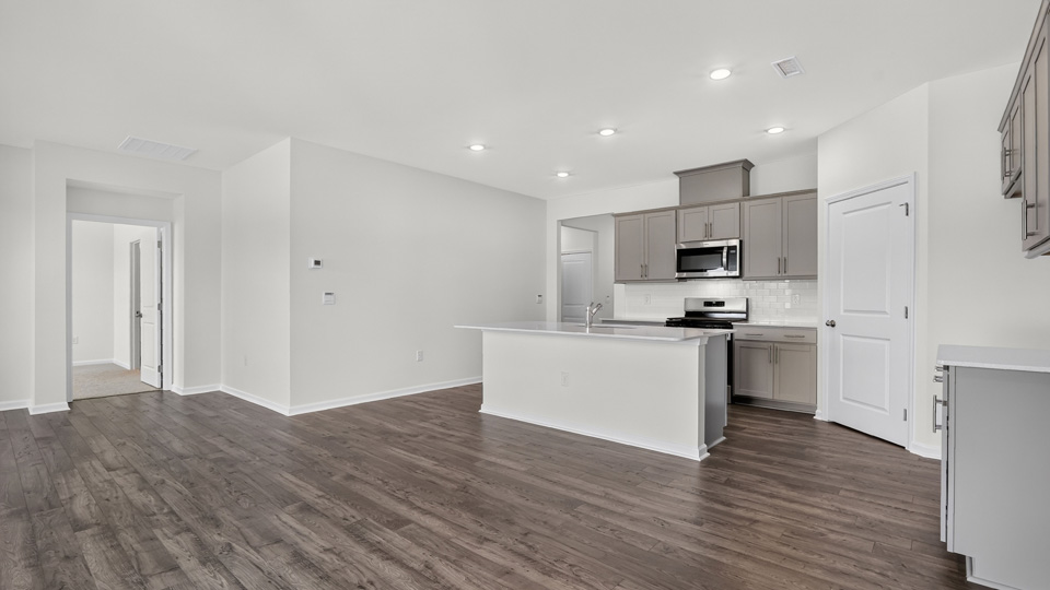 KITCHEN & DINING ROOM