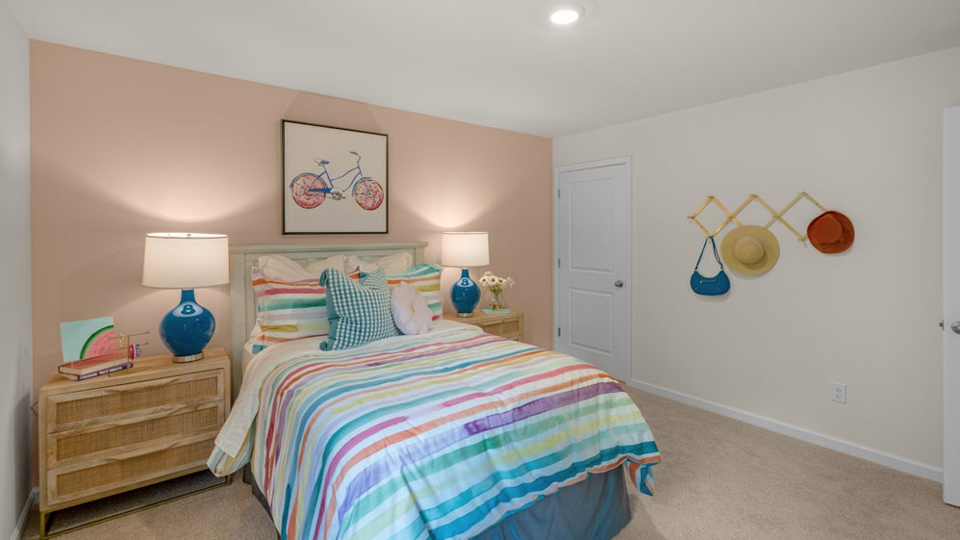 bedroom with carpet flooring