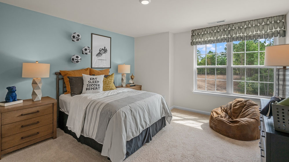 bedroom with carpet flooring