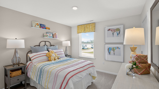 additional bedroom with window, carpeting, closet