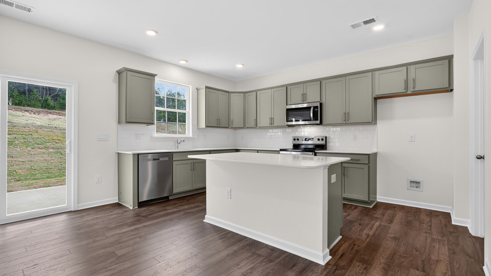 KITCHEN/DINING AREA