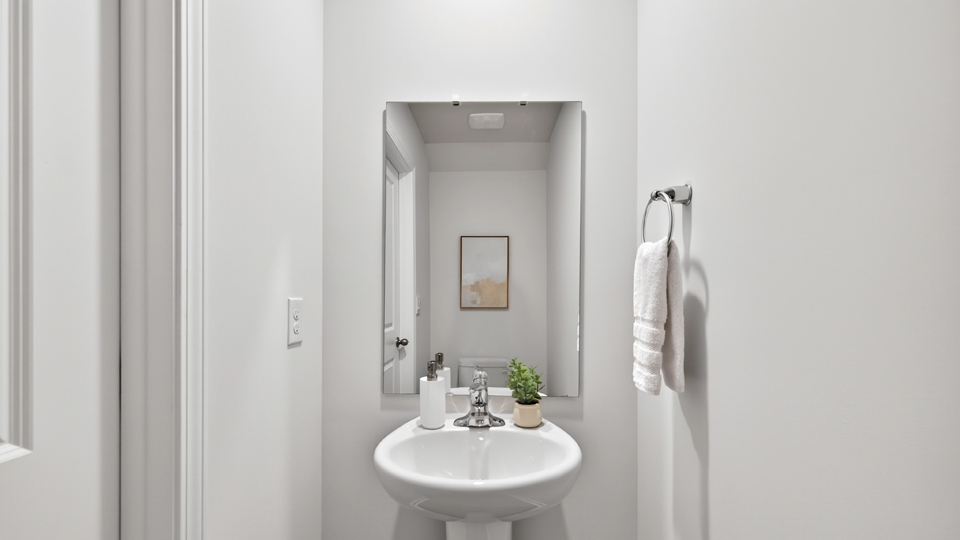 half bath with single pedestal sink
