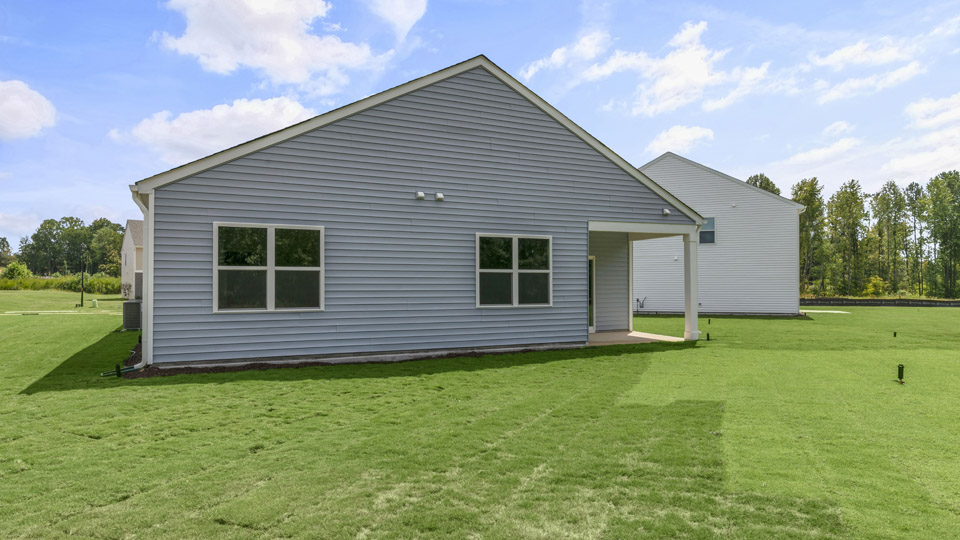 * Photos are not of actual home or interior features and are representative of floor plan only. *