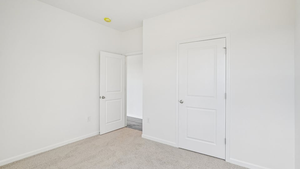 bedroom with carpet flooring