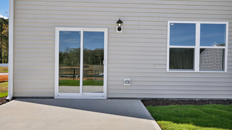 * Photos are not of actual home or interior features and are representative of floor plan only. *