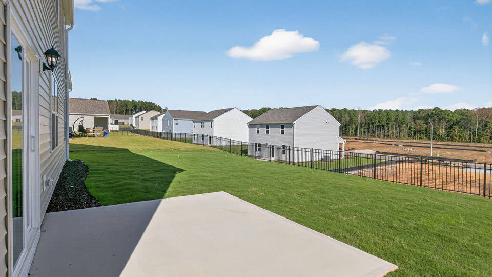 * Photos are not of actual home or interior features and are representative of floor plan only. *