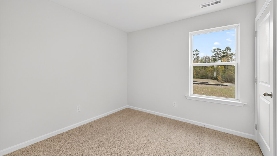 bedroom with carpet flooring