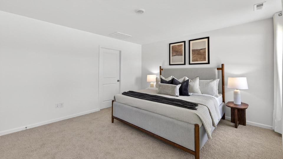 primary bedroom with carpet flooring