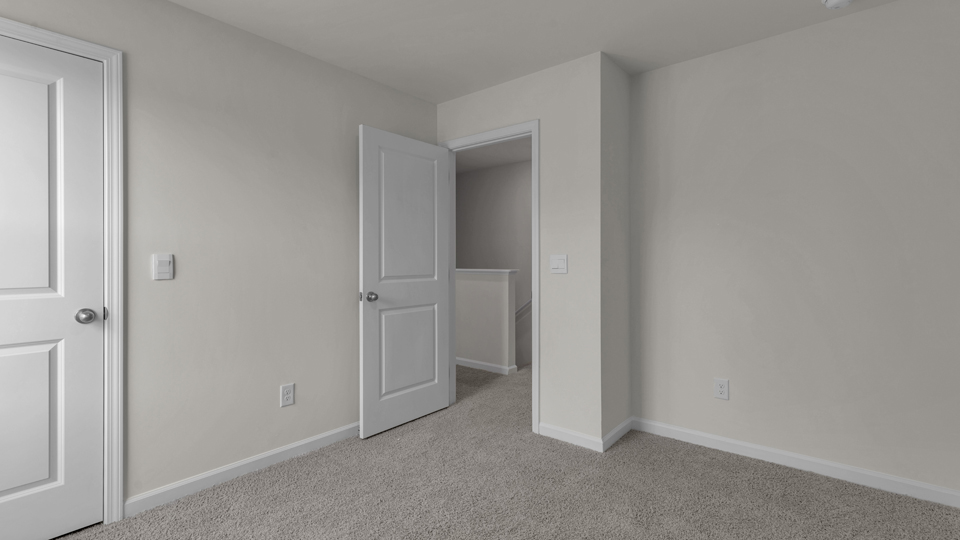 secondary bedroom with window and closet, carpeting