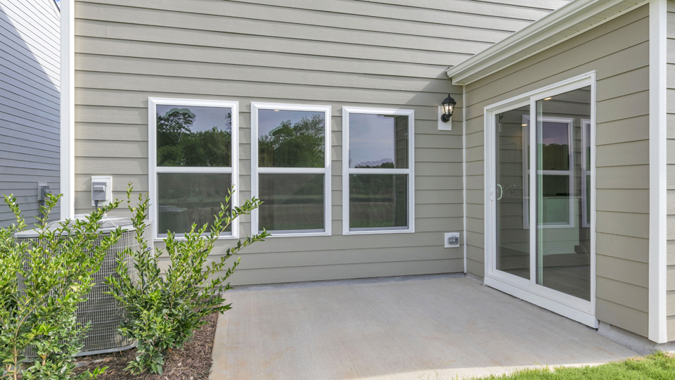 * Photos are not of actual home or interior features and are representative of floor plan only. *