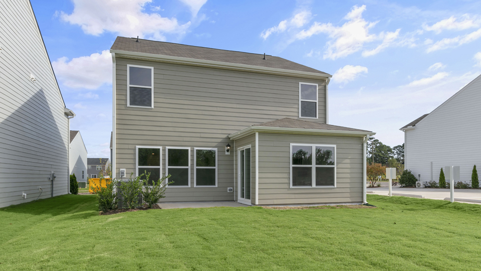 * Photos are not of actual home or interior features and are representative of floor plan only. *