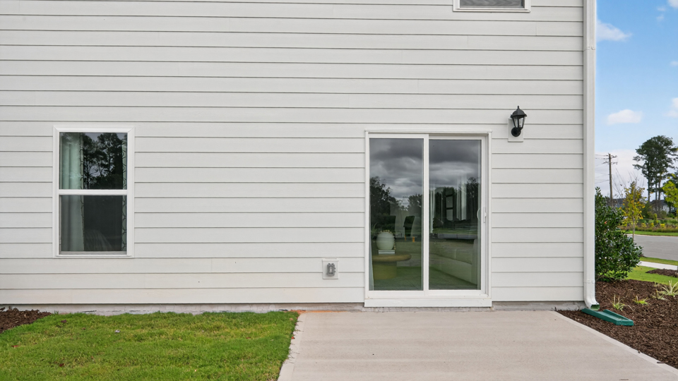 * Photos are not of actual home or interior features and are representative of floor plan only. *