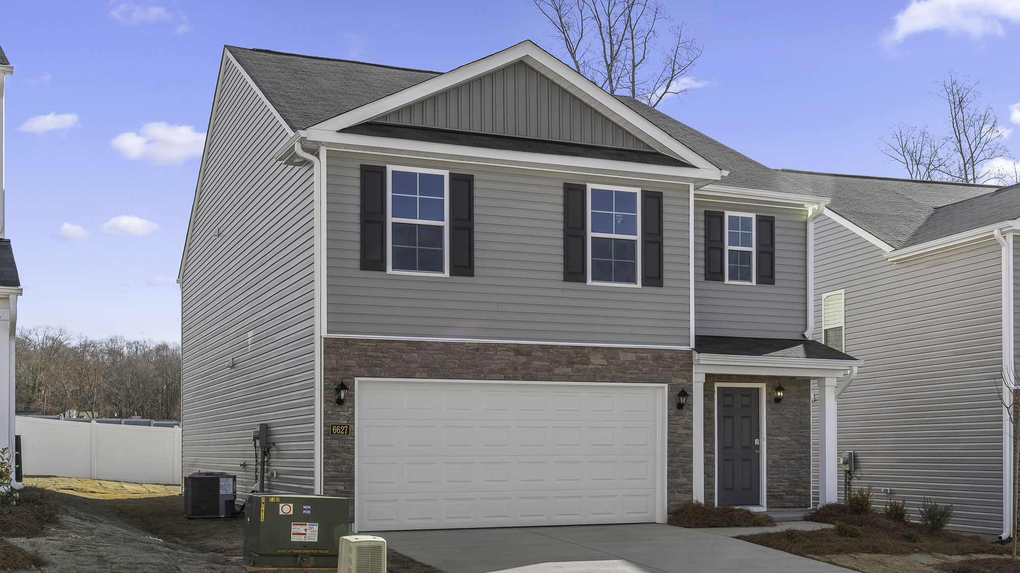 * Photos are not of actual home or interior features and are representative of floor plan only. *