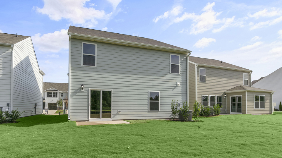 * Photos are not of actual home or interior features and are representative of floor plan only. *