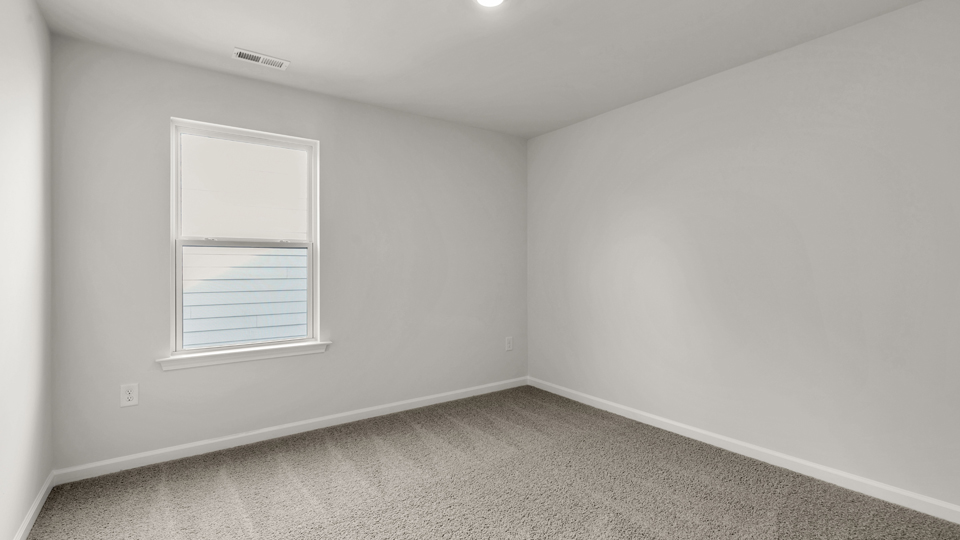 secondary bedroom with window and closet, carpeting