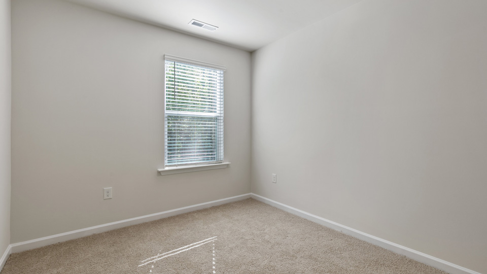 bedroom with carpet flooring