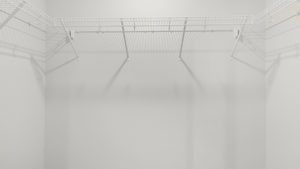 walk in closet with wire shelving