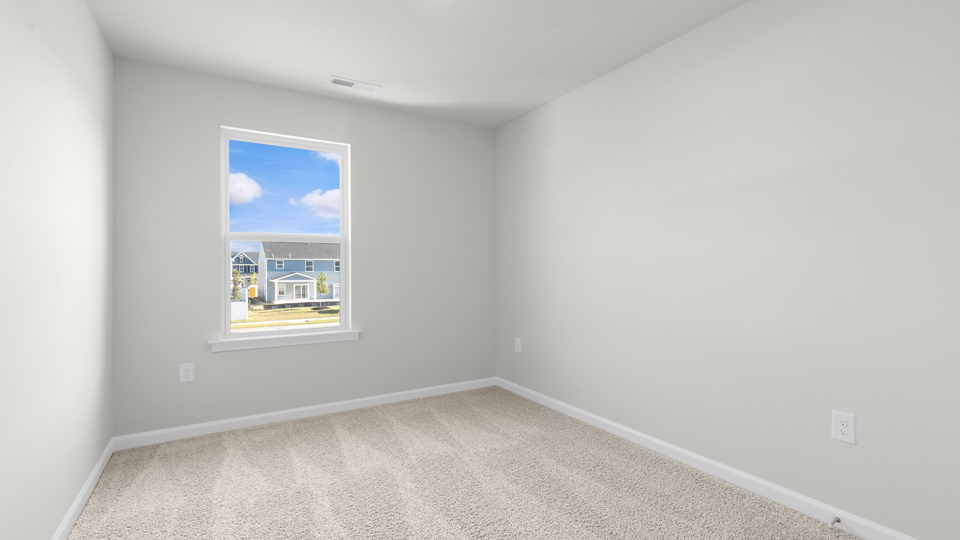 secondary bedroom with window and closet, carpeting