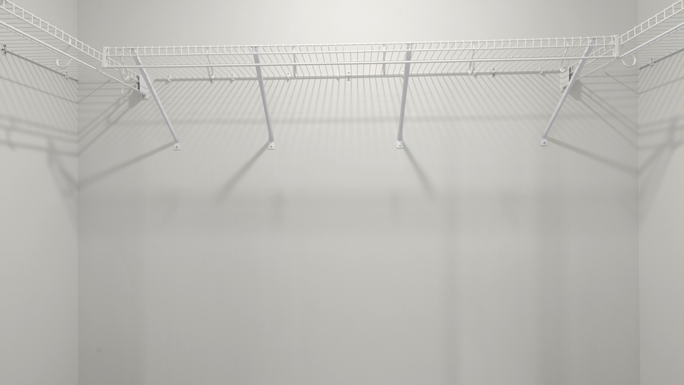 walk in closet with wire shelving