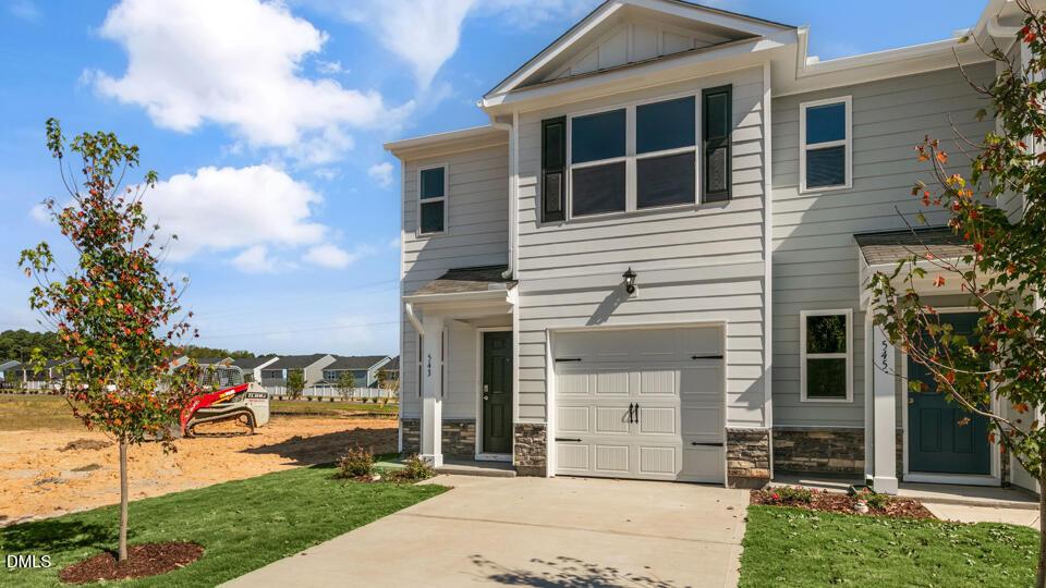 * Photos are not of actual home or interior features and are representative of floor plan only. *