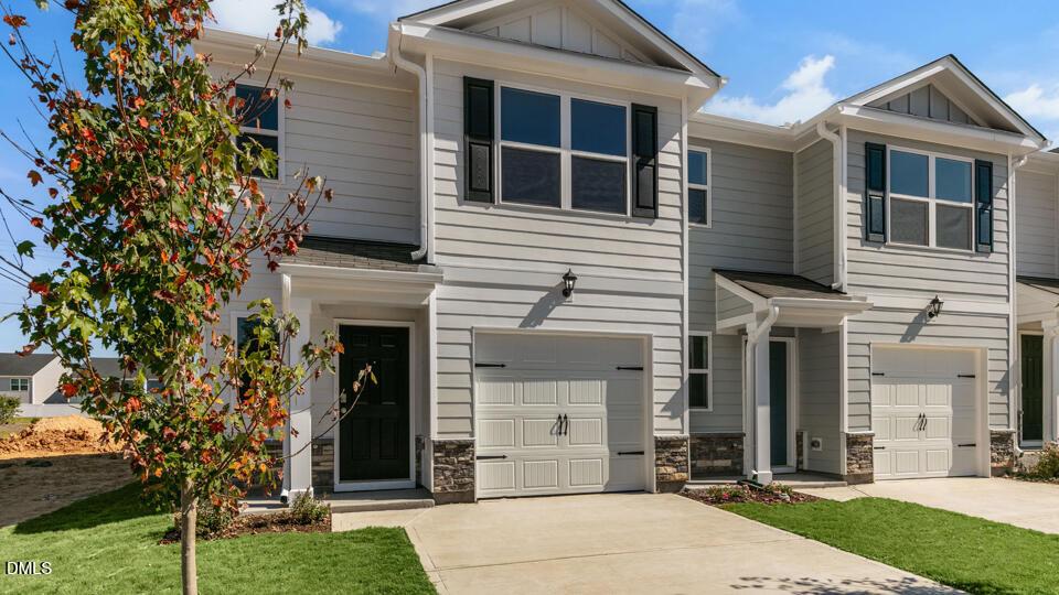 * Photos are not of actual home or interior features and are representative of floor plan only. *