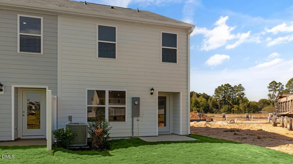 * Photos are not of actual home or interior features and are representative of floor plan only. *