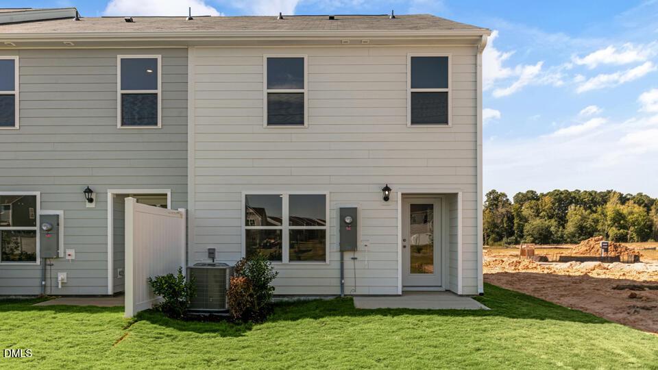 * Photos are not of actual home or interior features and are representative of floor plan only. *