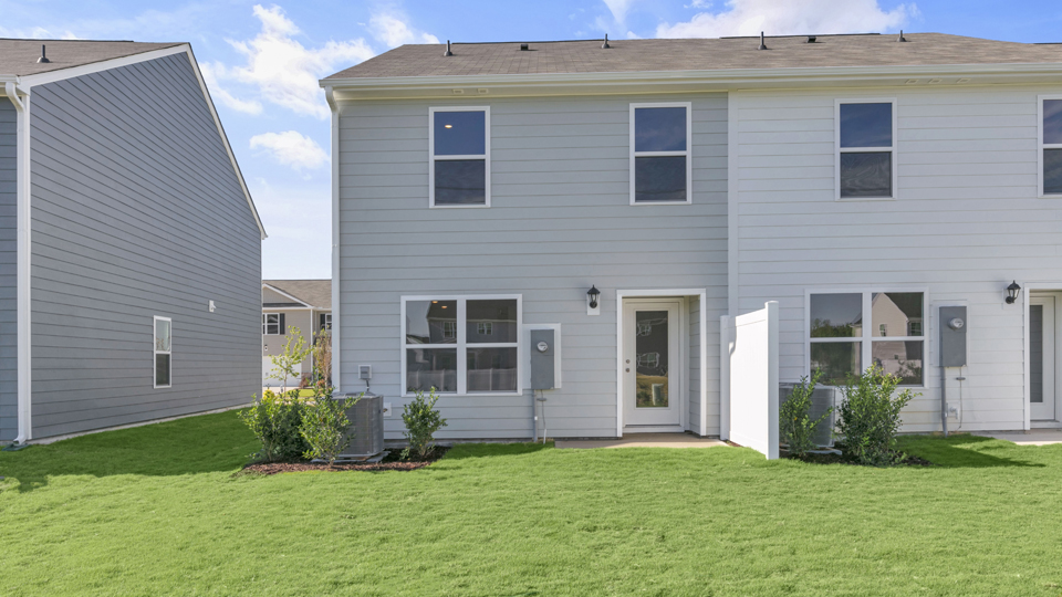 * Photos are not of actual home or interior features and are representative of floor plan only. *